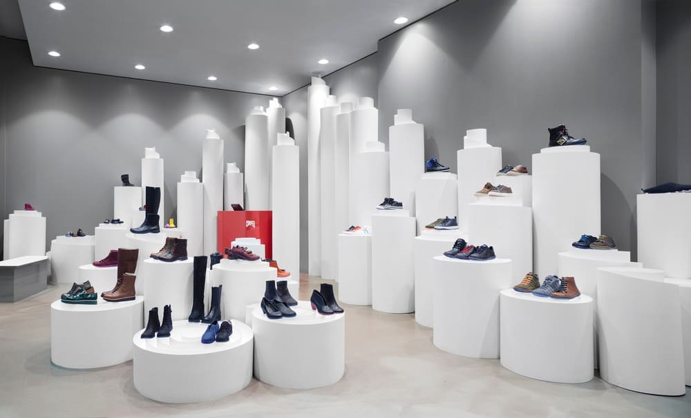 Необычный дизайн для магазинов обуви: 10 бизнес-идей
