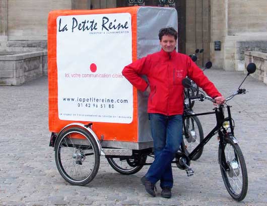 Небольшой размер каргоциклов позволяет им ездить везде, даже на велодорожке и легко парковаться между двух машин.