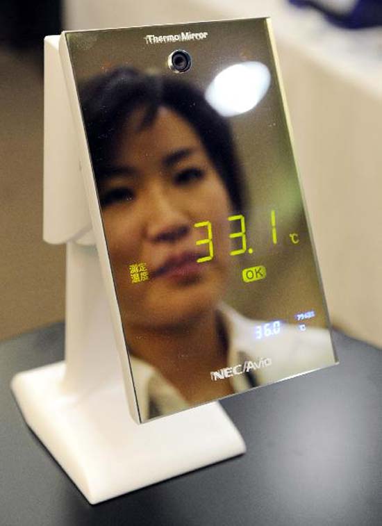 Компания NEC Avio Infrared Technologies, чей офис находится в Токио, назвала свое зеркало-термометр Thermo Mirror