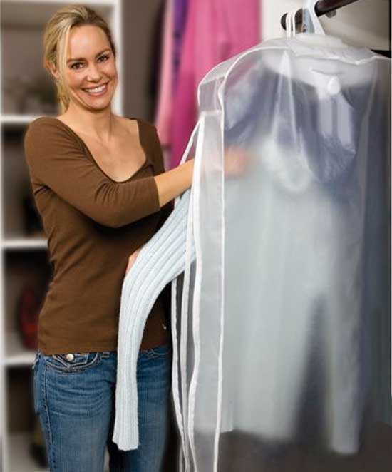 Дезодорирующее устройство для одежды Garment Deodorizer способно уничтожать до 97 процентов всех бактерий, задержавшихся на одежде и являющихся основной причиной неприятного запаха. 