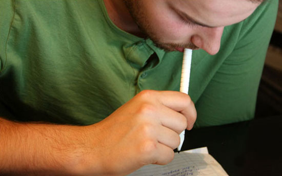 Голландский изобретатель Дэйв Хаккенс (Dave Hakkens) изобрел съедобные ручки.