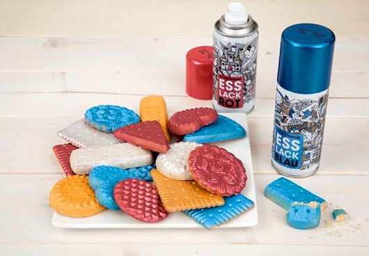 Немецкая компания The Deli Garage представила на рынок свое новое изобретение - спрей-краску для продуктов под названием Esslack Food. 