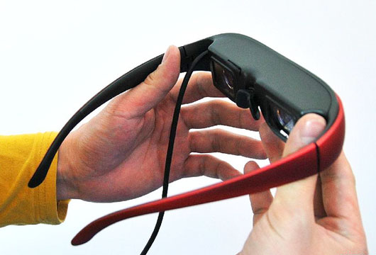 На настоящее время известно лишь, что микрокомпьютер, который можно носить как очки, Eye-Book был разработан и произведен научно-технической компанией, которая находится в юго-западной провинции Китая Юньнань. 