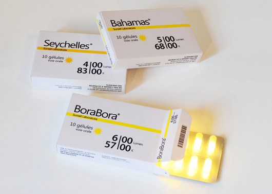 «Лучшее средство от зимней депрессии» - лампочки в форме таблеток упаковано в блистеры и в картонные коробочки по 10 капсул в каждой.