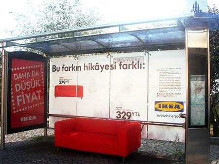 Необычная реклама на автобусной остановке от Ikea