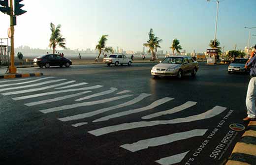 Пешеходные зебры в Мумбаи 