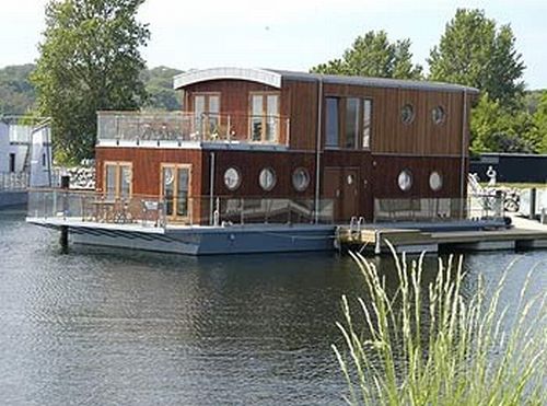 houseboat-made-by-waterliving_7071