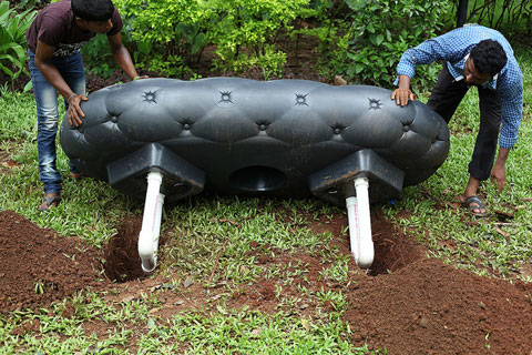 скамейка-резервуар для сбора дождевой воды
