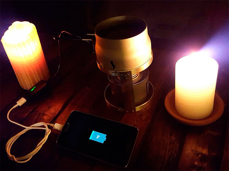 девайс для зарядки айфона в полевых условиях Candle Charger