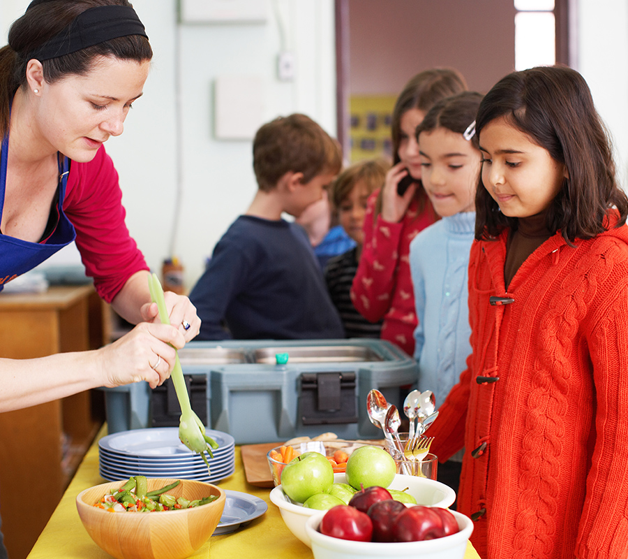 Занятие по правильному питанию. Еда школьника. Обед в школе. Здоровая еда для школьников. Здоровая еда школьника.