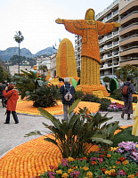 Скульптуры из лимонов на фестивале лимонов