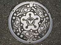 Необычные японские канализационные люки