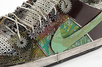 Необычная обувь из старых деталей компьютера  